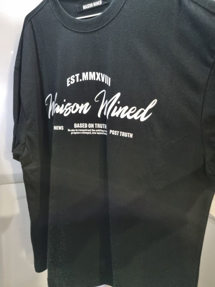 【MAISON MINED】24SS★ SCRIPT TYPE HALF T MUSINSA公式 | MAISON MINED SCRIPT TYPE HALF T BLACK