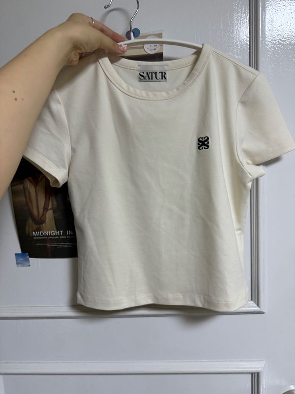 MUSINSA | SATUR (W) Essential Basic Logo Short-Sleeved T