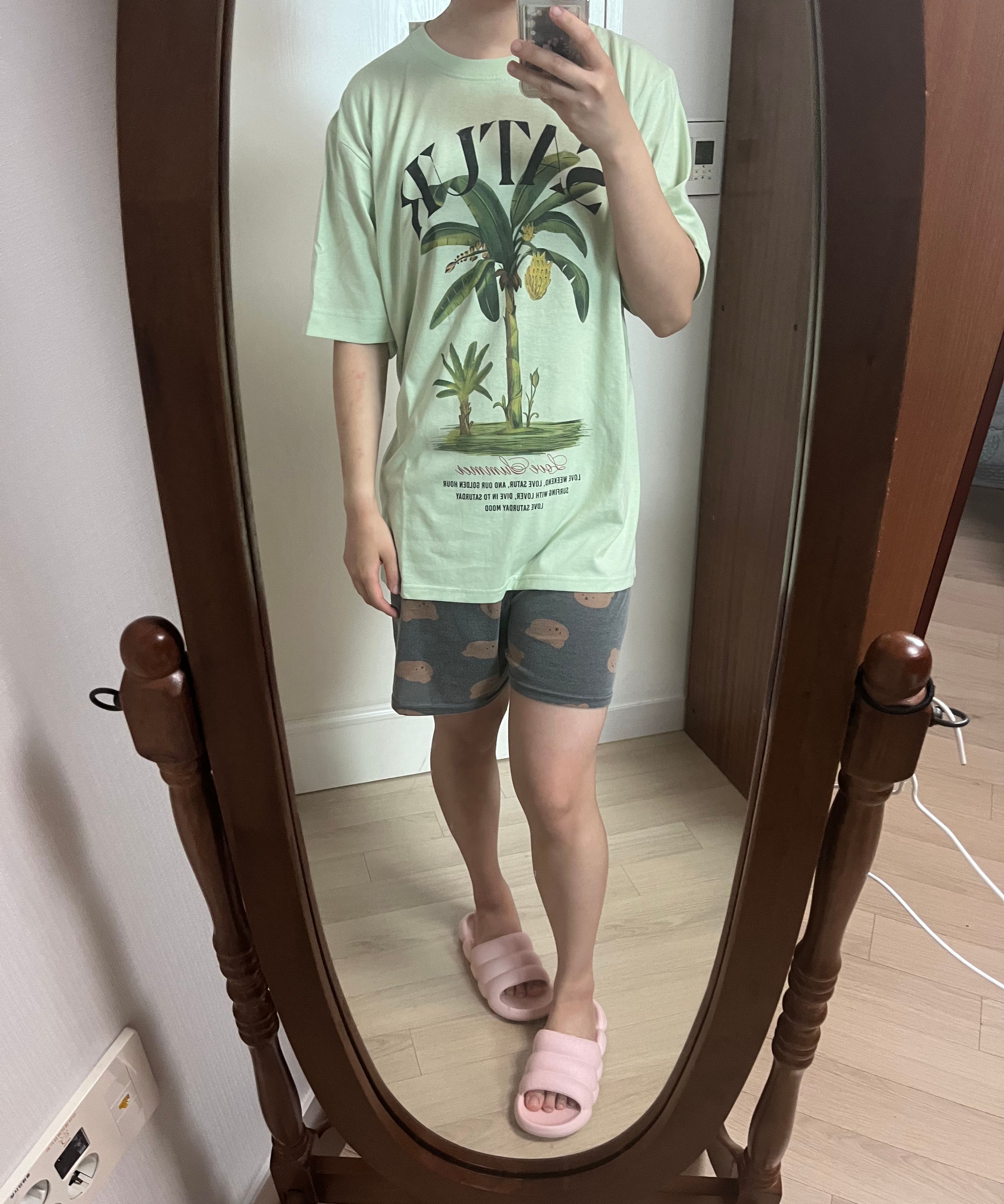 MUSINSA | SATUR Banana Tree Graphic Short-sleeved T-shirt