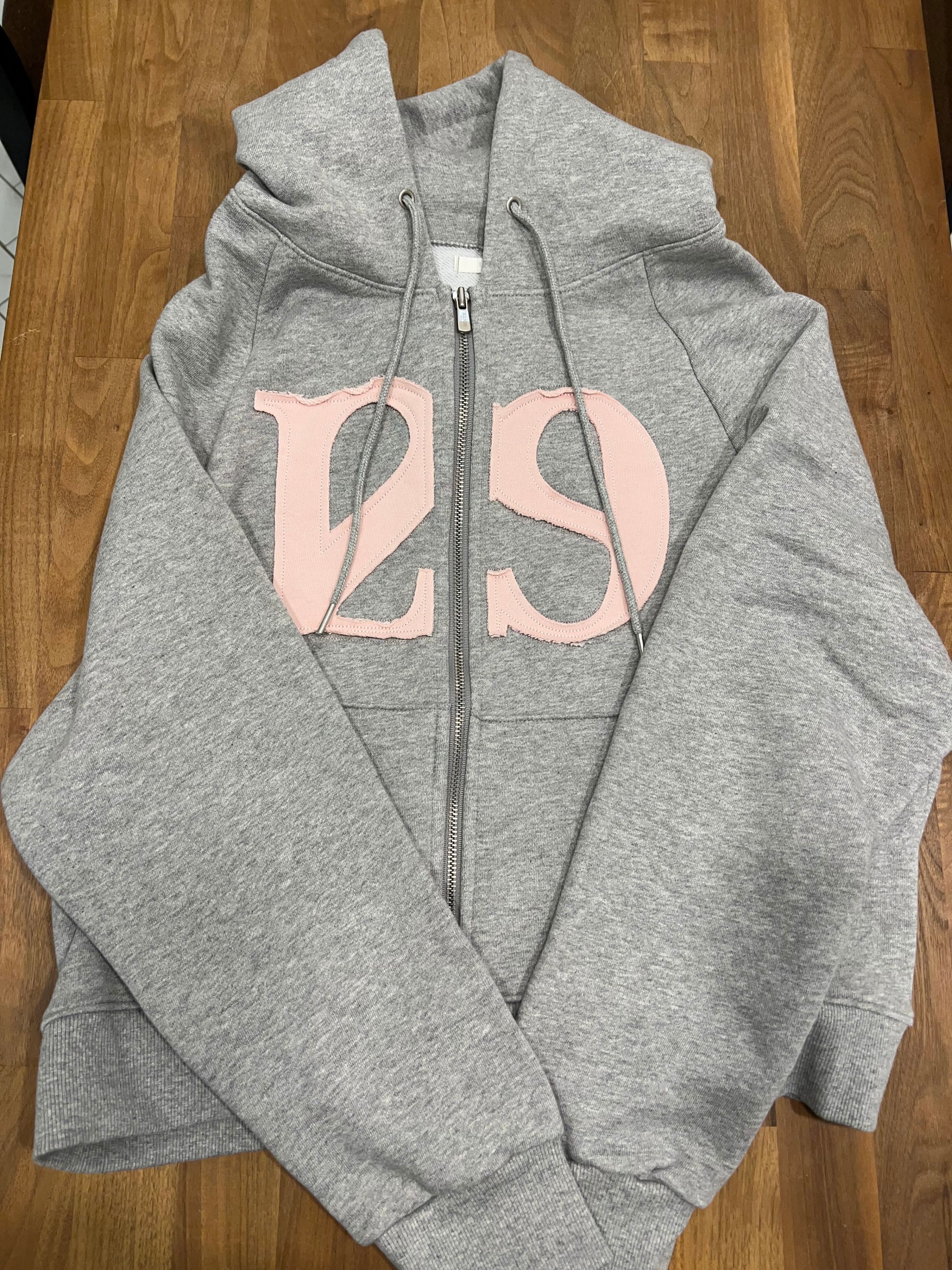 MUSINSA公式 | ILLIGO 129 ロゴパッチ フードパーカー ライトグレー