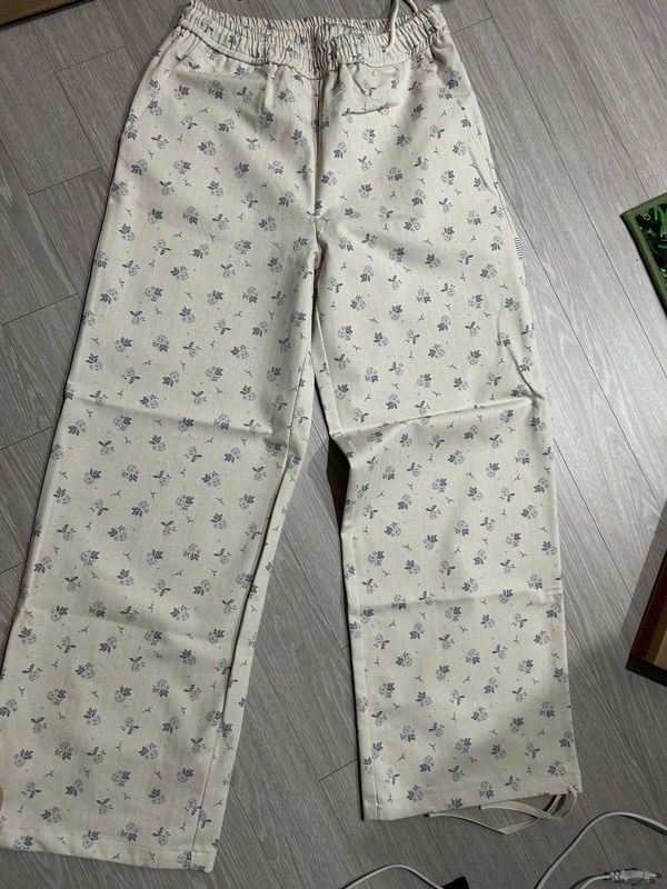 パンツ OHESHIO FLORAL CARPENTER PANTS, CREAM MUSINSA公式 | OHESHIO FLORAL CARPENTER PANTS, CREAM