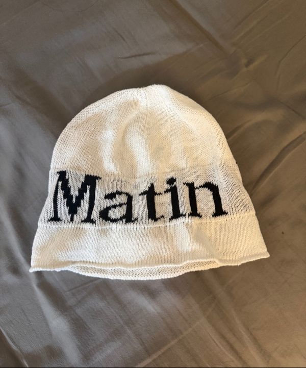 MUSINSA公式 | MATIN KIM LOGO LINEN SHORT BEANIE IN WHITE