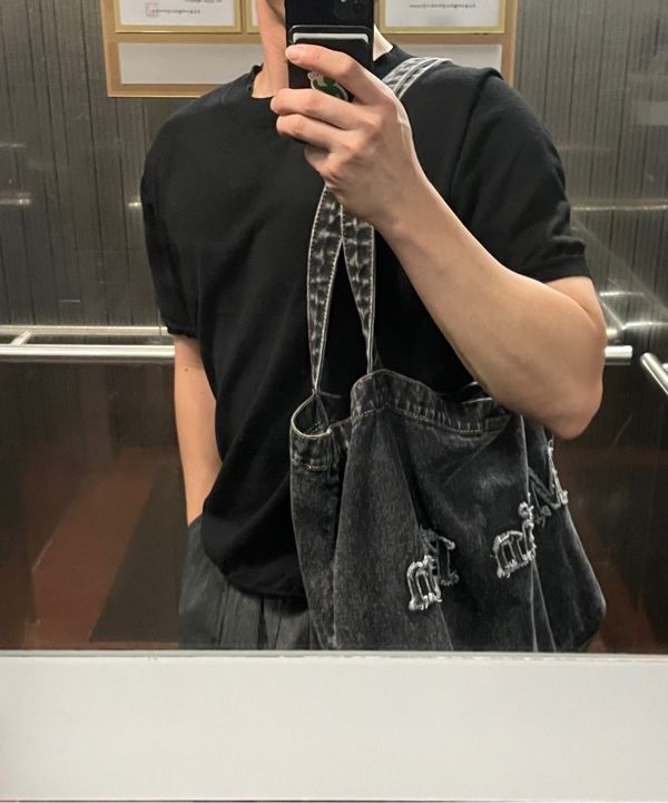 MUSINSA公式 | MATIN KIM LOGO WASHED DENIM TOTE BAG IN BLACK