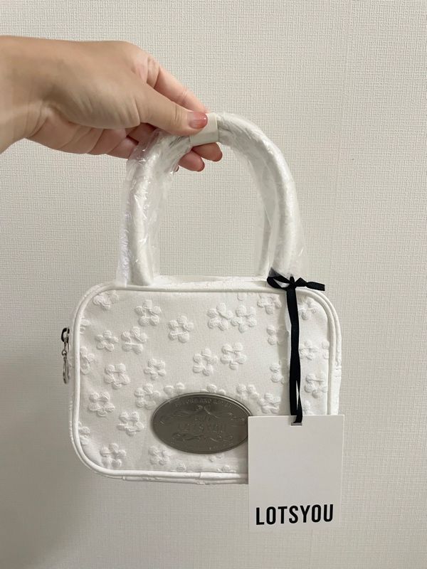 ★LOTSYOU★ lotsyou_Lumpy Bumpy Totebag White MUSINSA公式 | LOTSYOU lotsyou_Lumpy Bumpy Totebag White