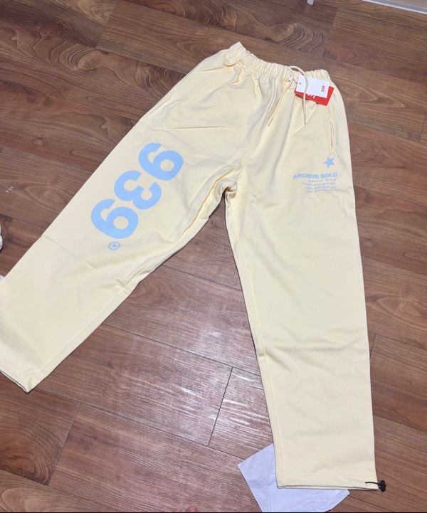 MUSINSA | ARCHIVE BOLD 939 LOGO SWEAT PANTS (LEMON)