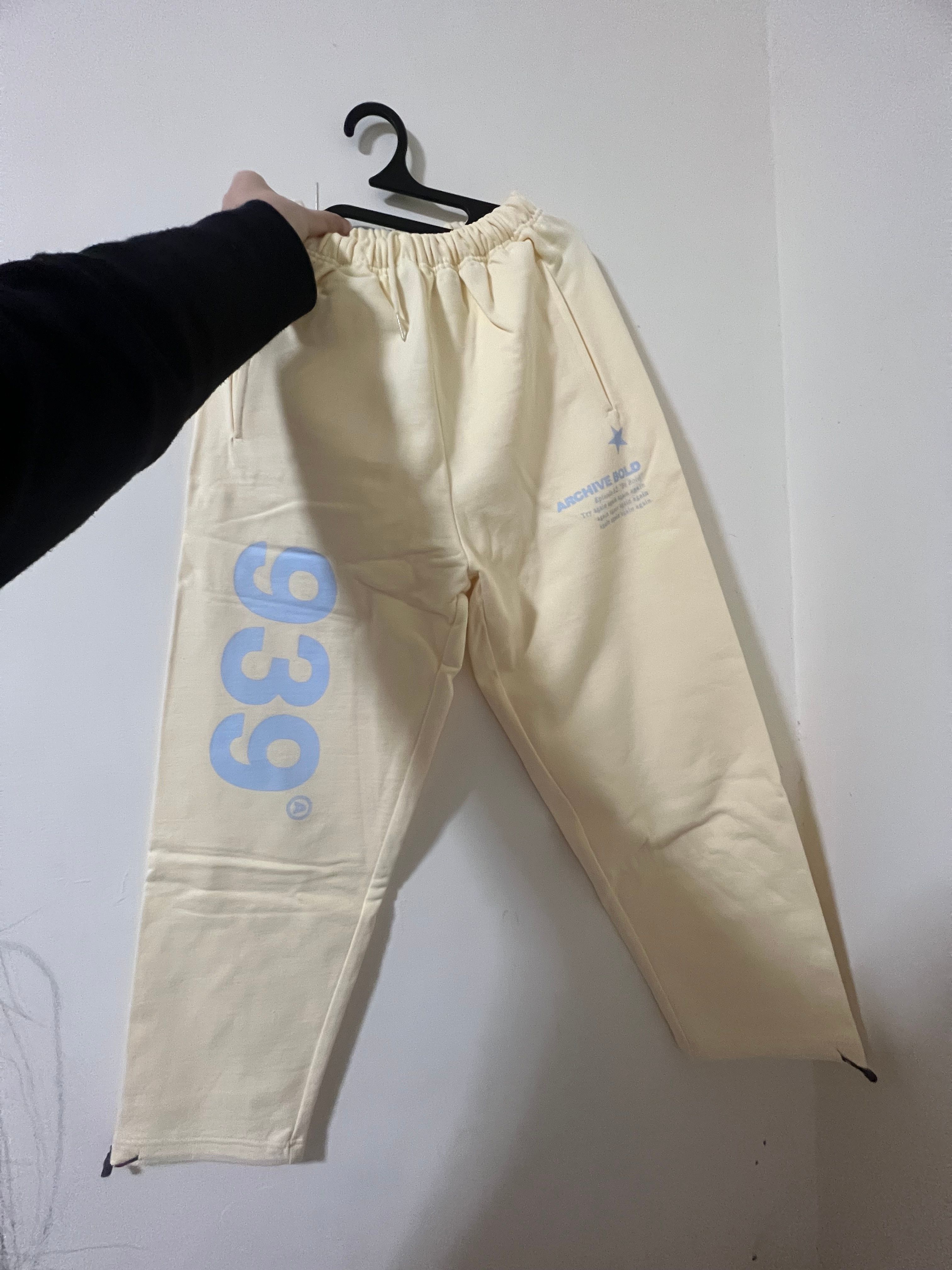◆ARCHIVE BOLD◆ 939 LOGO SWEAT PANTS LEMON AB24SPSW001LM MUSINSA | ARCHIVE BOLD 939 LOGO SWEAT PANTS (LEMON)