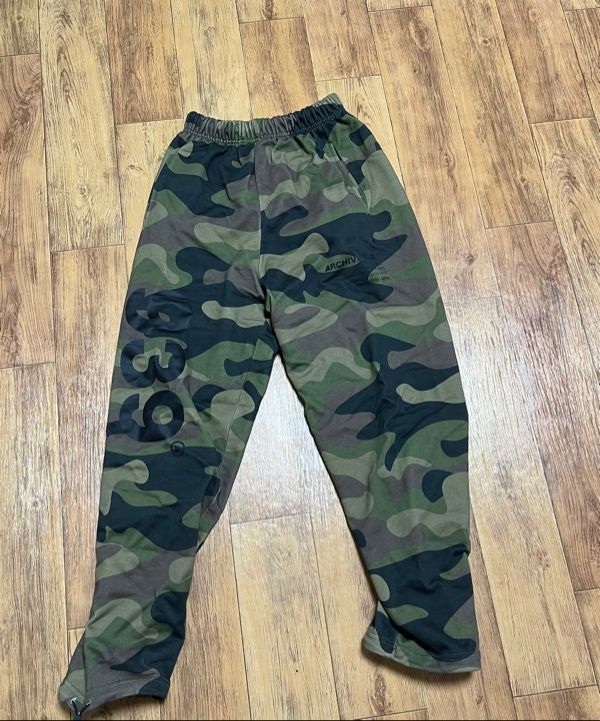 MUSINSA公式 | ARCHIVE BOLD 939 LOGO SWEAT PANTS (CAMO)