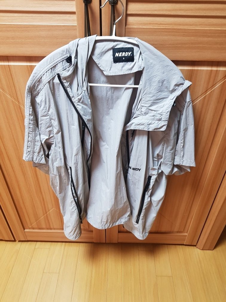 MUSINSA | NERDY Zipper Point Short Sleeve Windbreaker Light Grey