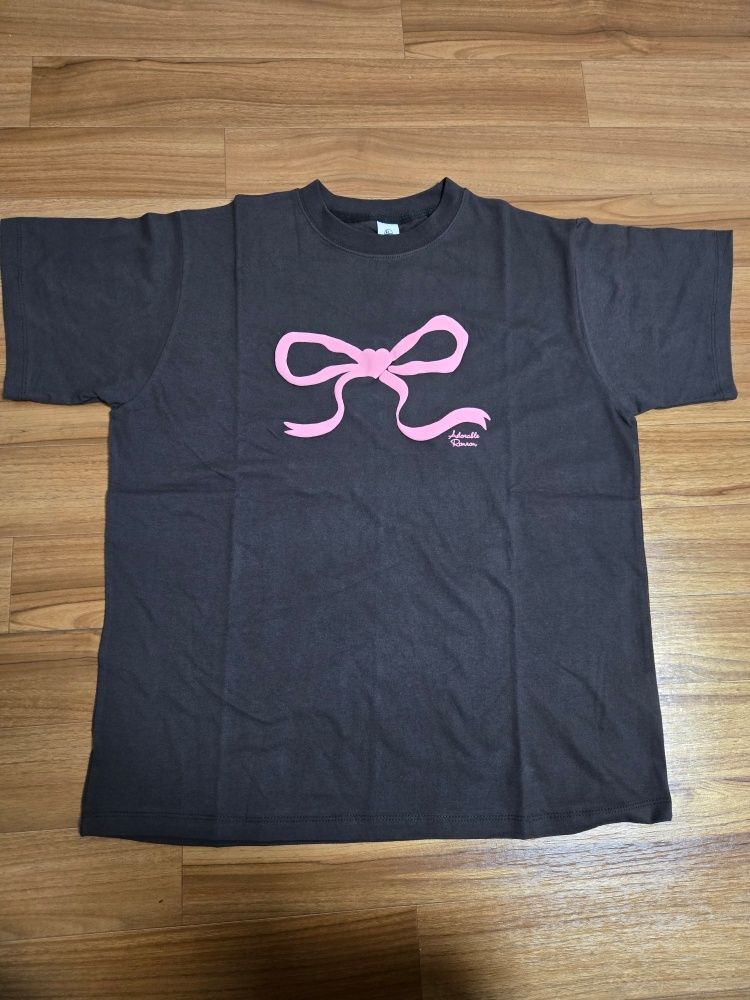 RONRON Tシャツ EMBO HEART RIBBON BASIC FIT チャコールピンク EMBO HEART RIBBON BASIC FIT T SHIRT CHARCOAL PINK
