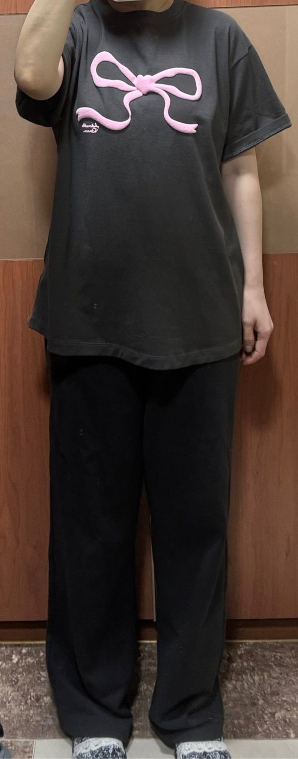 RONRON Tシャツ EMBO HEART RIBBON BASIC FIT チャコールピンク EMBO HEART RIBBON BASIC FIT T SHIRT CHARCOAL PINK