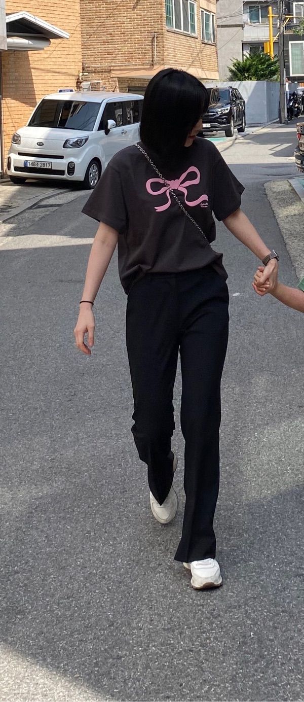 MUSINSA | RONRON EMBO HEART RIBBON BASIC FIT T SHIRT