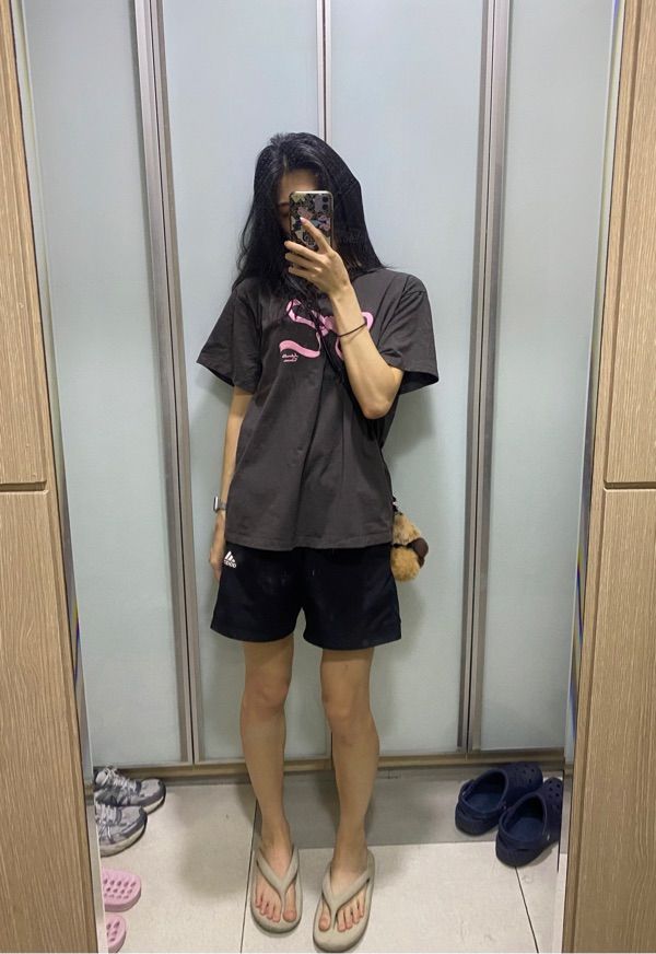 RONRON Tシャツ EMBO HEART RIBBON BASIC FIT チャコールピンク MUSINSA | RONRON EMBO HEART RIBBON BASIC FIT T SHIRT