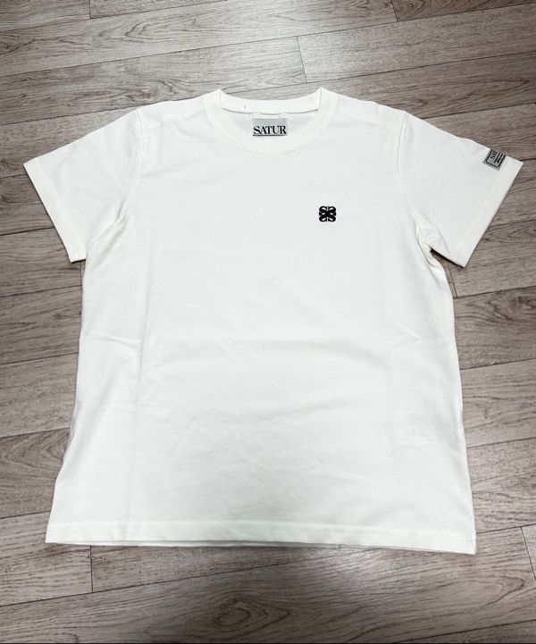 【新品未着用】SATUR Short Sleeve T-Shirt Ivory 新品未着用】SATUR Short Sleeve T-Shirt Ivory