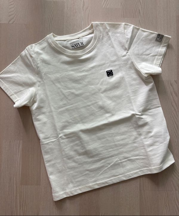 ★SATUR★ Classic Small Logo Short Sleeve T-Shirt Resort Ivo MUSINSA | SATUR Classic Small Logo Short-Sleeved T-Shirt