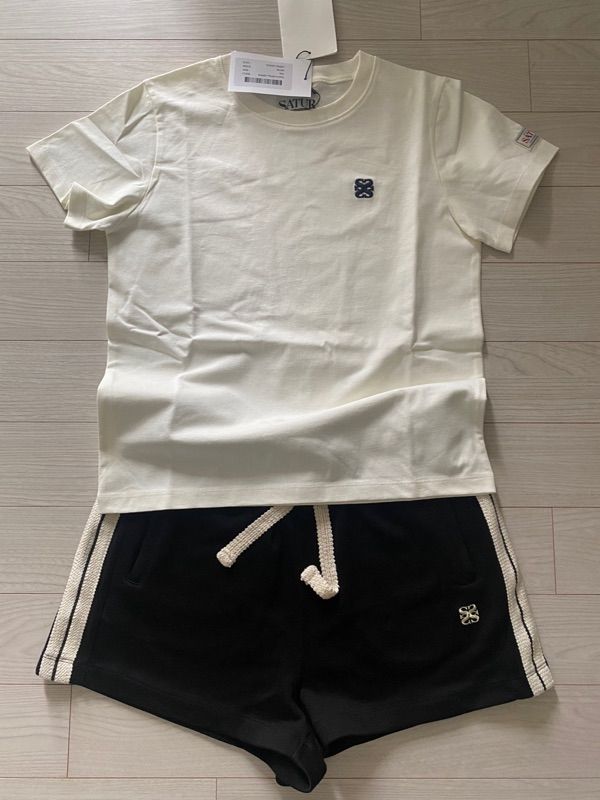 MUSINSA公式 | SATUR Classic Small Logo Short-Sleeved T-Shirt