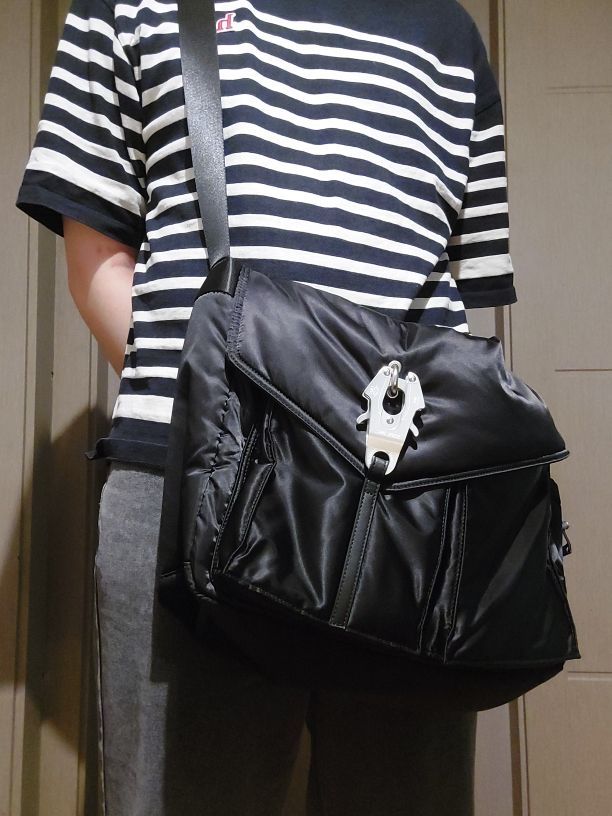 MUSINSA公式 | SSRL raven oblique messenger bag / black