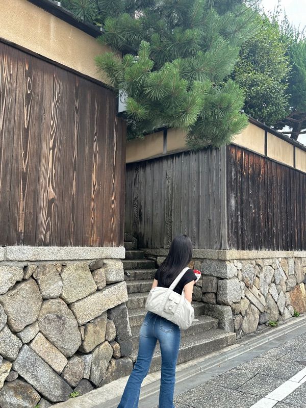 ★COVERNAT WOMAN★ Cloverheart glossy cylindrical bag beige MUSINSA | COVERNAT WOMAN Clover Heart Glossy Cylinder Bag Beige