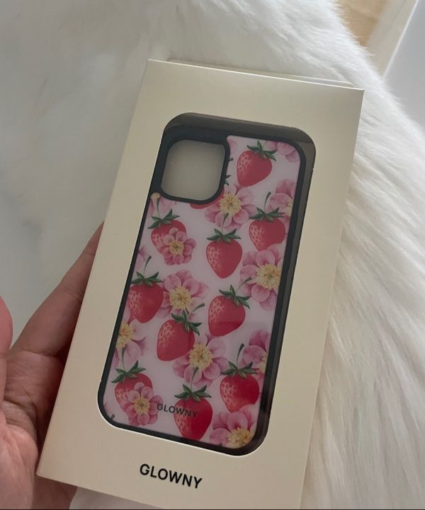 ◆GLOWNY◆ STRAWBERRY MILK BUMPER CASE GY24BPA008 GLOWNY FW24 STRAWBERRY MILK BUMPER CASE / STRAWBERRY MILK