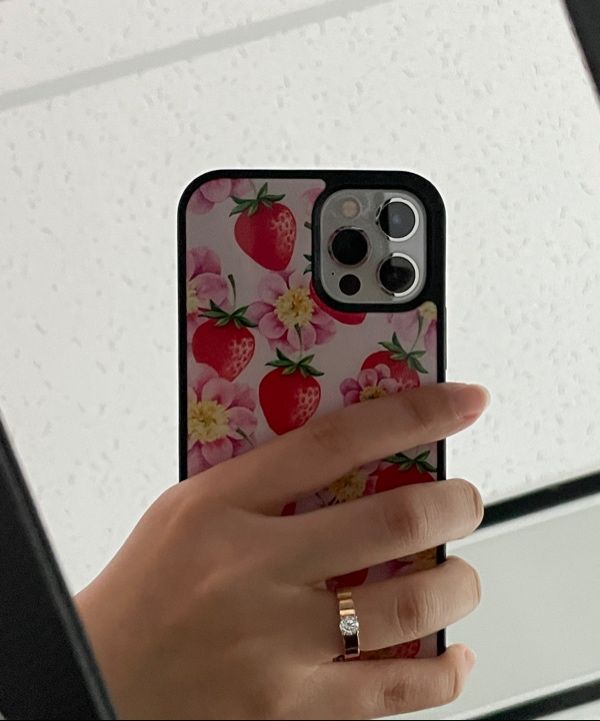 MUSINSA | GLOWNY STRAWBERRY MILK BUMPER CASE