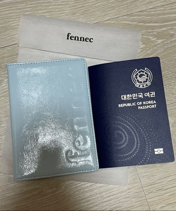 MUSINSA | fennec CRINKLE PASSPORT CASE - SILVER