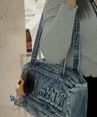 ●Matin Kim●LOGO WASHED DENIM DUFFEL BAG IN SKY MUSINSA公式 | MATIN KIM LOGO WASHED DENIM DUFFEL BAG IN SKY