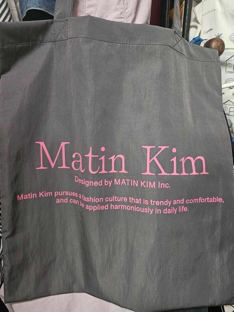エコバッグ [MATINKIM]matin cracked logo ecobag in charcoal MATIN CRACKED LOGO ECOBAG IN CHARCOAL - MATINKIM