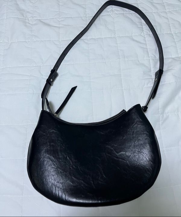 MUSINSA公式 | MUSINSA STANDARD WOMAN ファットクレセントショルダー