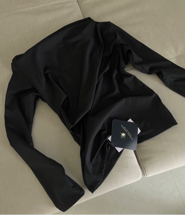 【Vikini Vender】シャーロットドレープラッシュガード BLACK Vikini Vender】シャーロットドレープラッシュガード BLACK