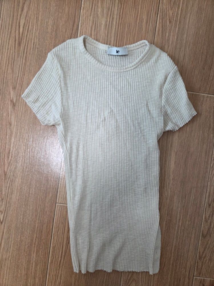 le / ル SIDE BUTTON SLIT トップス ECRU MUSINSA公式 | LE side button slit top (ecru)