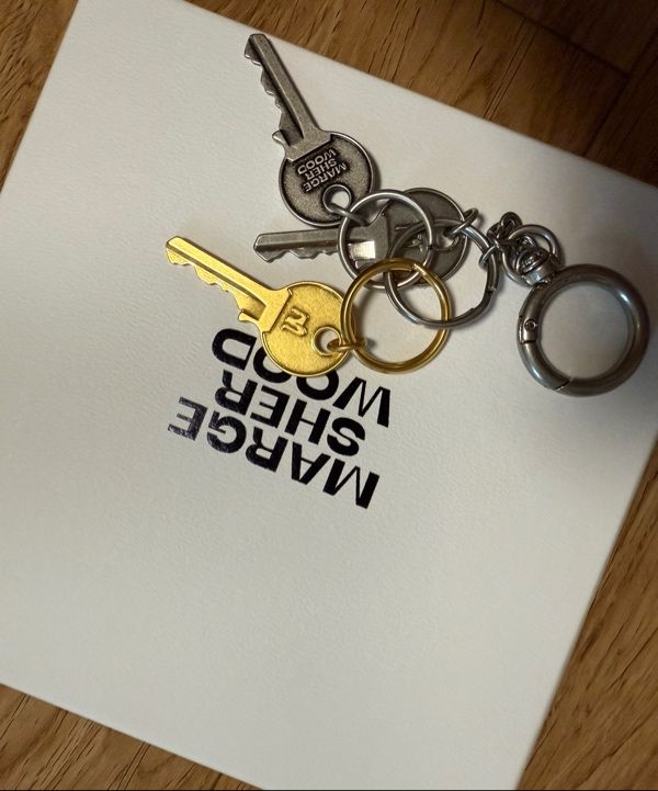 [Margesherwood ] / ☆ LOGO KEY CHAIN LOGO KEY CHAIN - MARGESHERWOOD