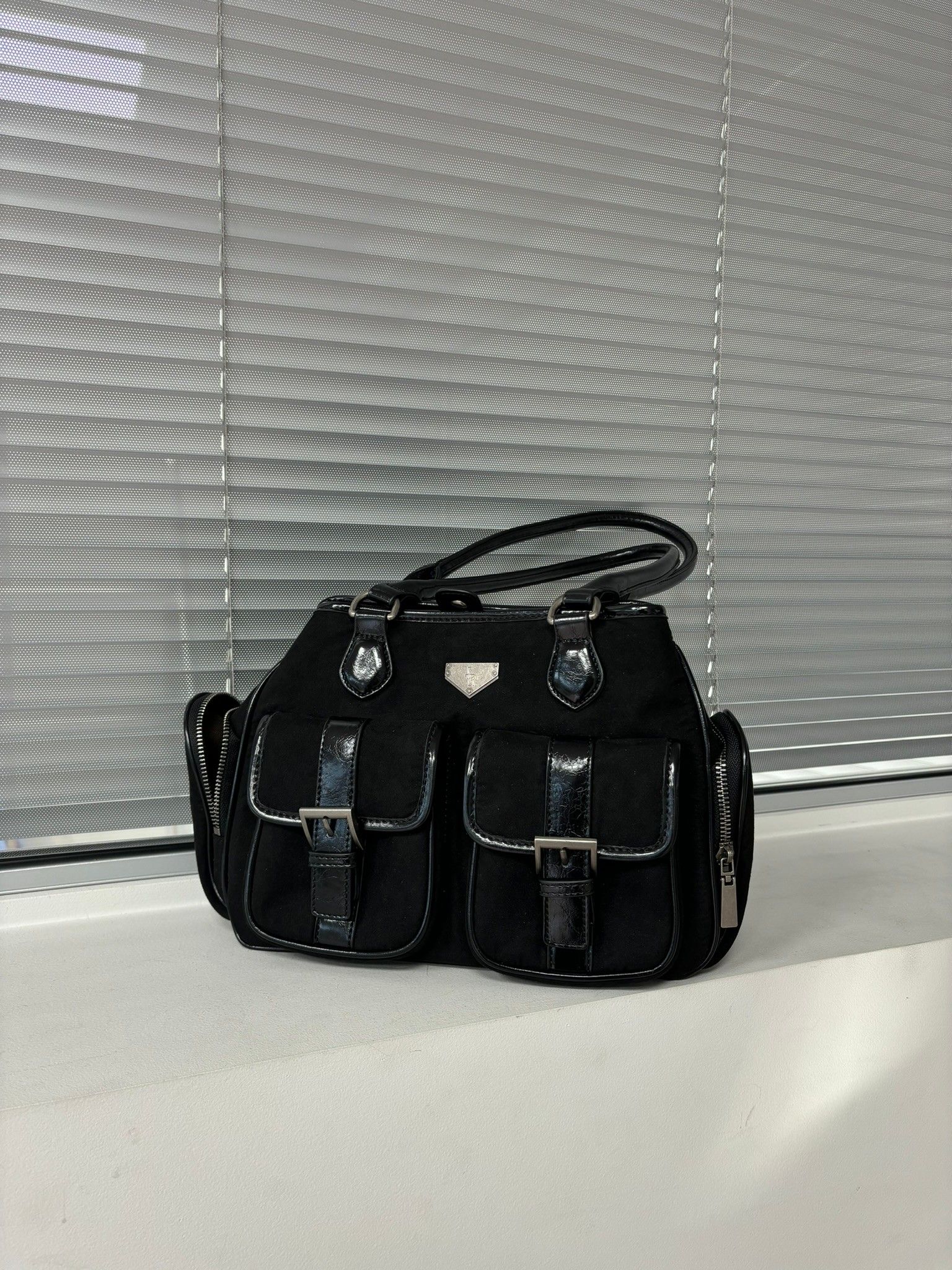 MUSINSA | LEATHERY Multi-pocket suede shoulder bag [BLACK]
