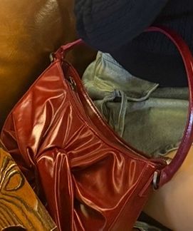 MUSINSA | LEATHERY Glossy Ribbon Shoulder Bag [BLACK]