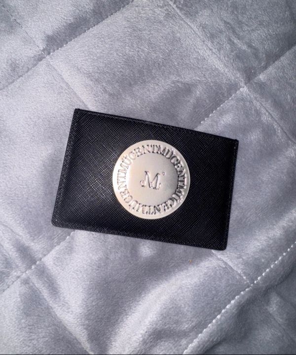 MUSINSA | MUCENT Round Metal Logo Saffiano Card Wallet