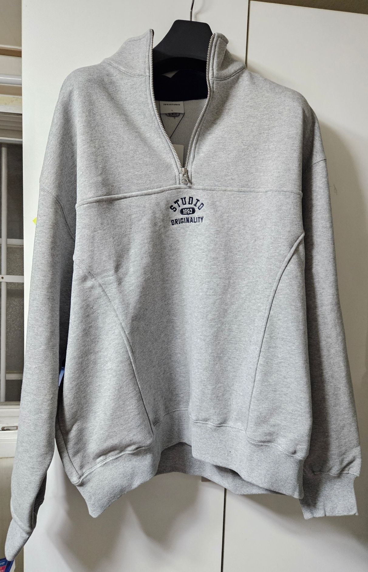 MUSINSA | 1993STUDIO Small Logo Half Zip Sweatshirt_Grey