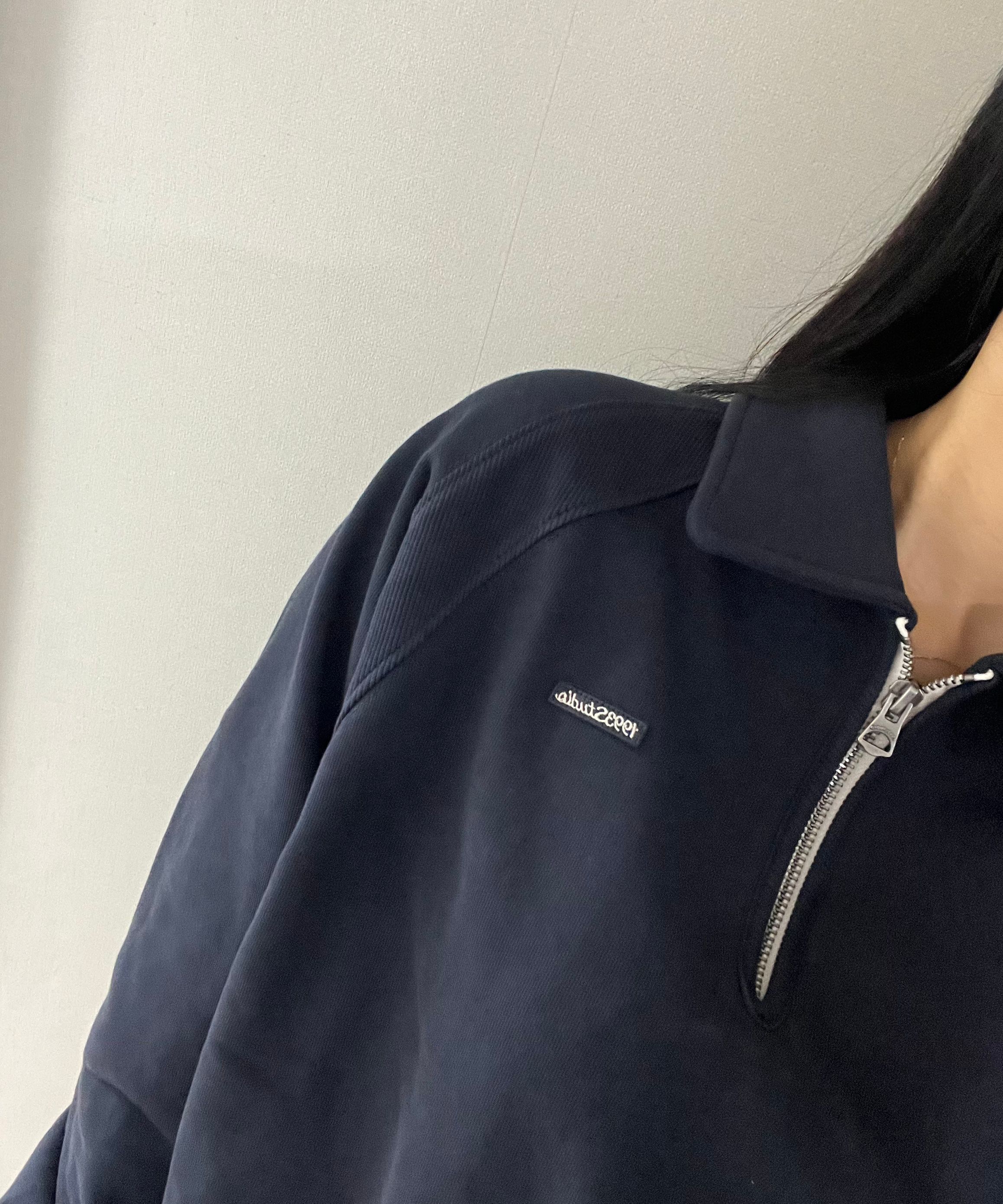 【1993studio】Logo Track Half Zip-Up Collar Sweatshirt MUSINSA | 1993STUDIO Small logo half zip-up collar