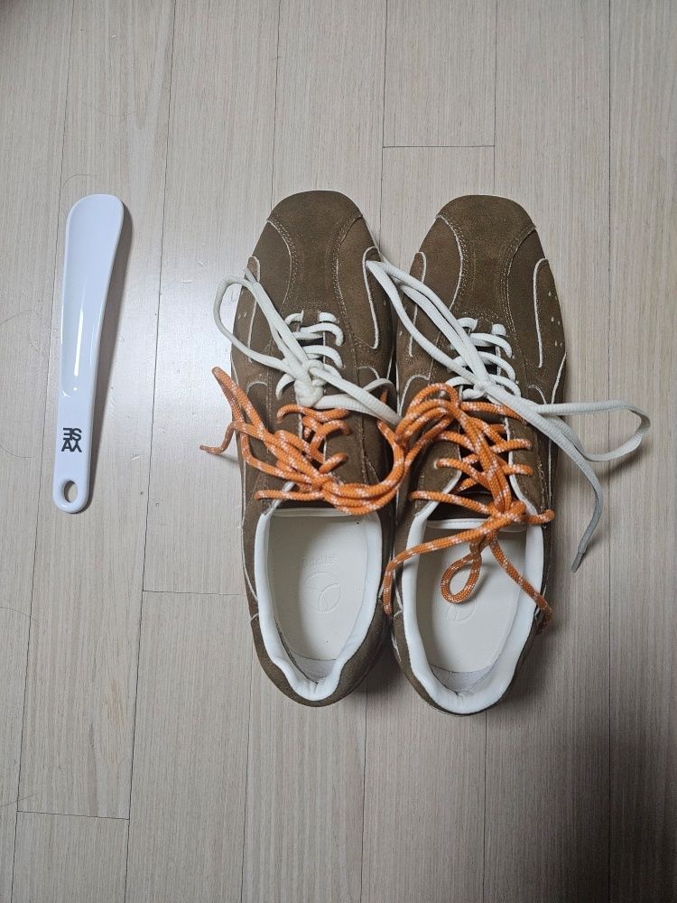 MUSINSA公式 | YASE Spider Suede Sneakers Brown