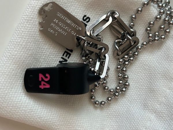 【SENTIMENTS】NO.553 24 COLOR WHISTLE NECKLACE▲aespa着用 MUSINSA | SENTIMENTS NO.553 [BLACK RED] 24 COLOR WHISTLE