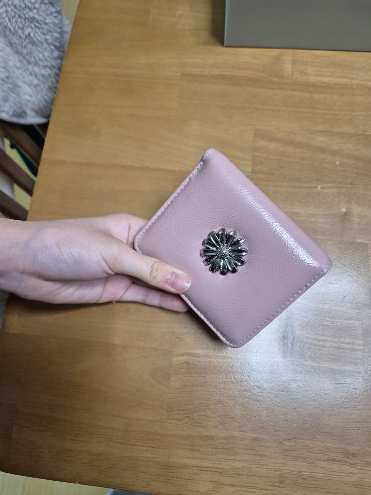 ★lemasque★ Daisy photo slot half wallet, bill card wallet, MUSINSA | LEMASQUE Daisy photo slot half wallet, bill card