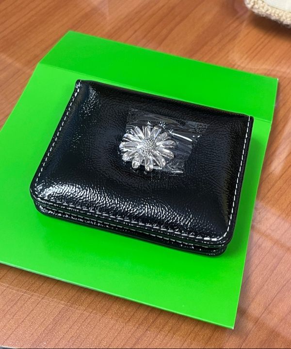 【LEMASQUE】 Photo Slot Half Card Wallet ★送料・関税込★ LEMASQUE] Daisy Photo Slot Half Wallet Money Card Wallet (LE