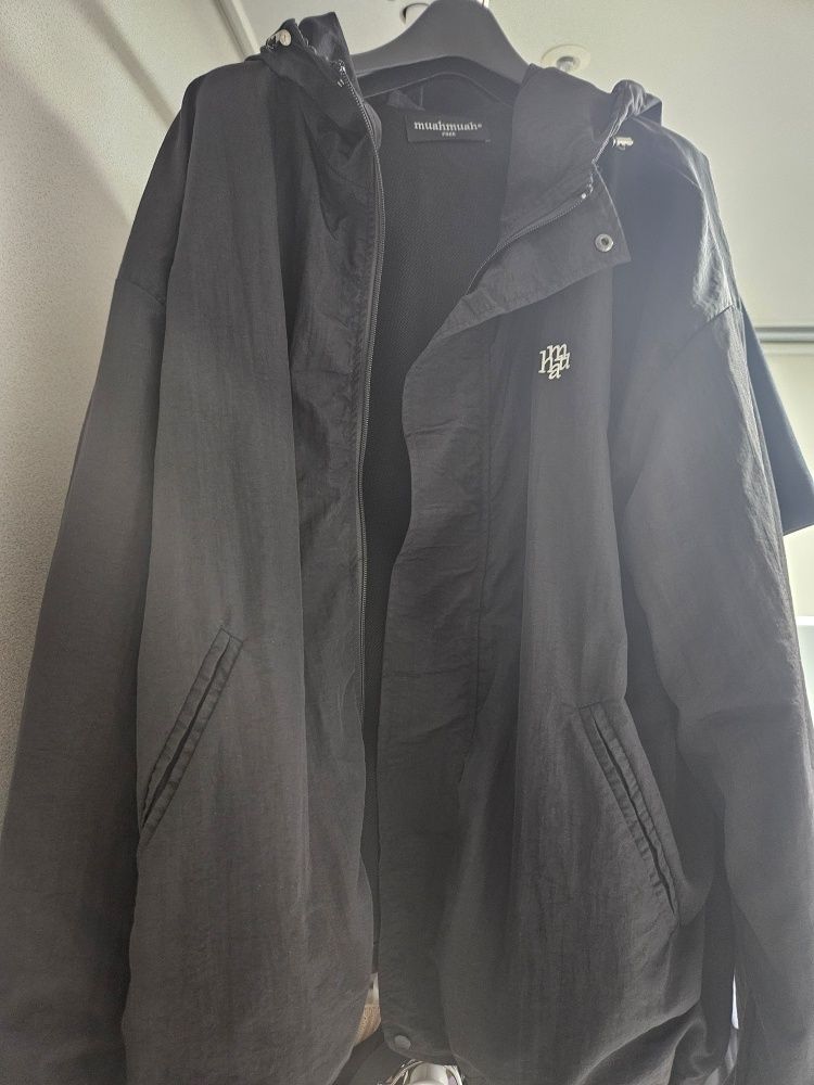 MUSINSA | MUAHMUAH Logo placket windbreaker jacket [black]