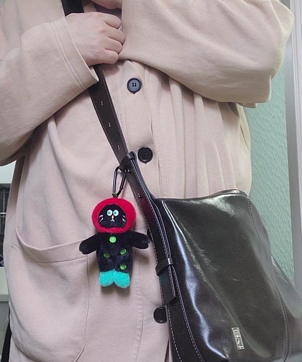 ショルダーバッグ [MIM the wardrobe] Manto Crack Leather Hobo Bag MIM the wardrobe] Manto Crack Leather Hobo Bag (MIM the