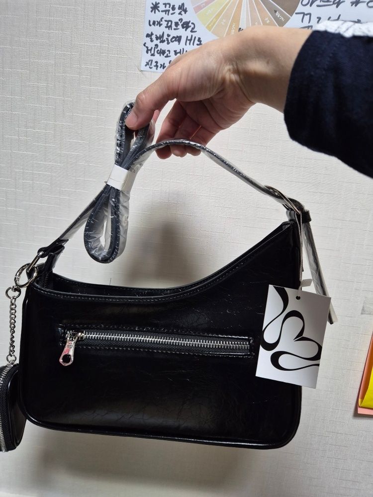 MUSINSA公式 | ILLIGO Triangle Pocket Bag Black