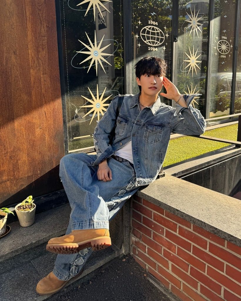 MUSINSA公式 | OY DIAMOND CUTTING WASHED DENIM JEANS - BLUE