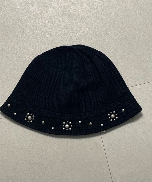 【美品】アーカム Multi Studded ニットバケットハット Flower MUSINSA公式 | AAKAM Multi Studded Knit Bucket Hat (Flower)