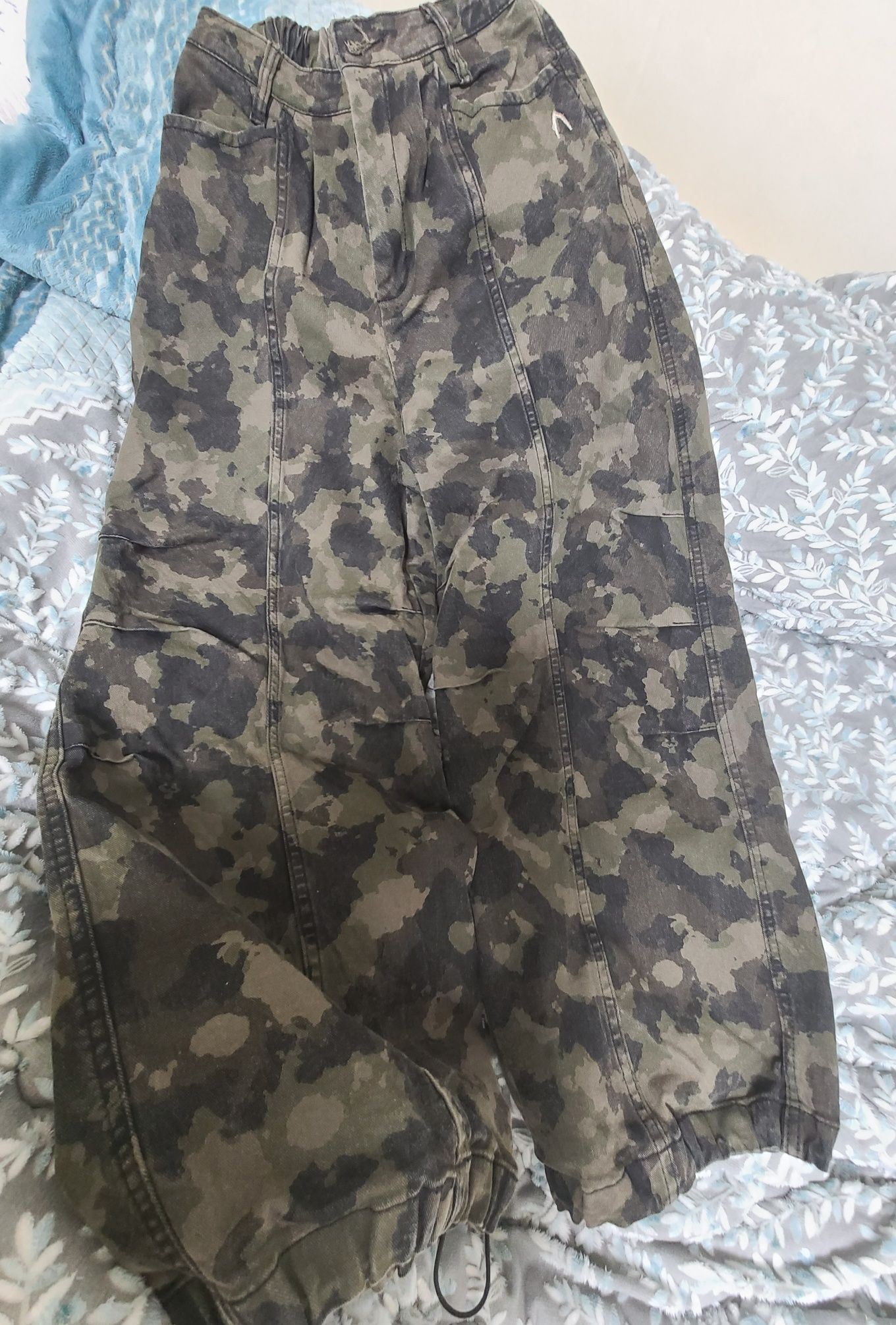 MUSINSA公式 | AAKAM Knee Pin-tuck Camouflage Twill Pants (Khaki)