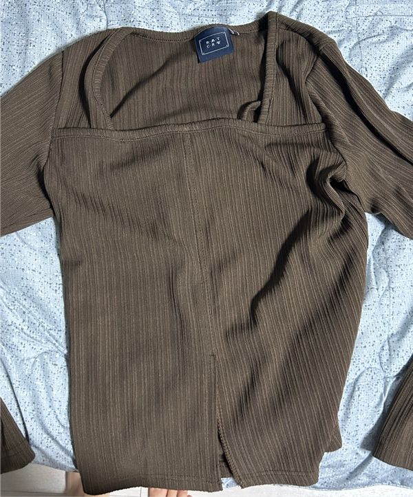 MUSINSA | ROMANTIC CROWN Square neck ribbed top_oatmeal