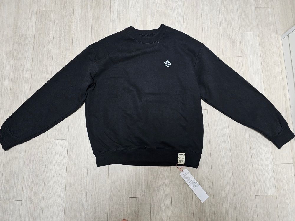 [GRAVER]★BLACK ODD FLOWER EMBROIDERY SWEATSHIRT UNISEX]Black odd flower embroidery sweatshirt - GRAVER | 60