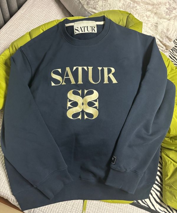 MUSINSA公式 | SATUR クラシックロゴスウェットシャツネイビーイエロー