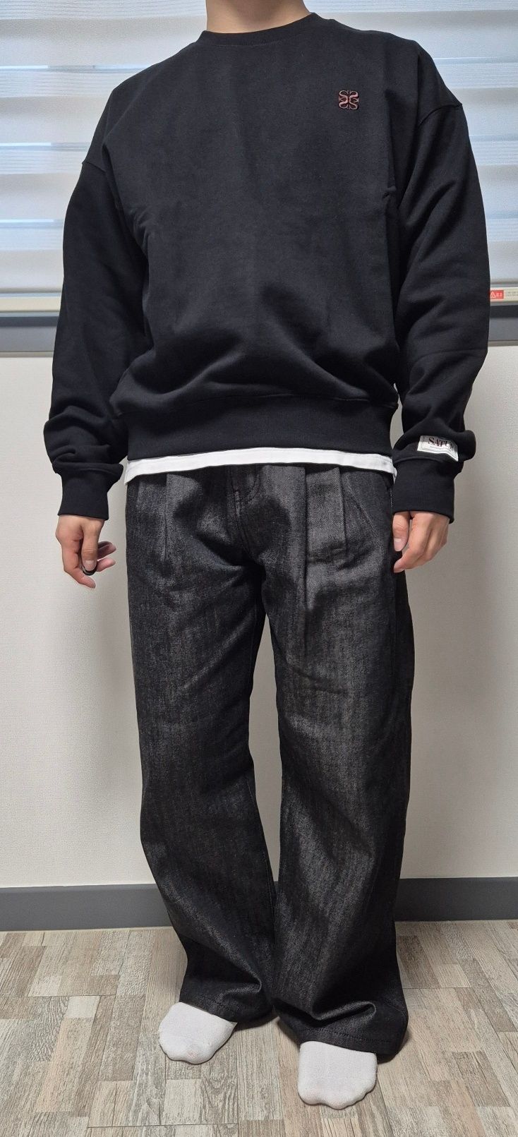スウェット・トレーナー SATUR Classic Logo Basic Sweatshirt Black Brown MUSINSA | SATUR Classic Logo Basic Sweatshirt Classic Black