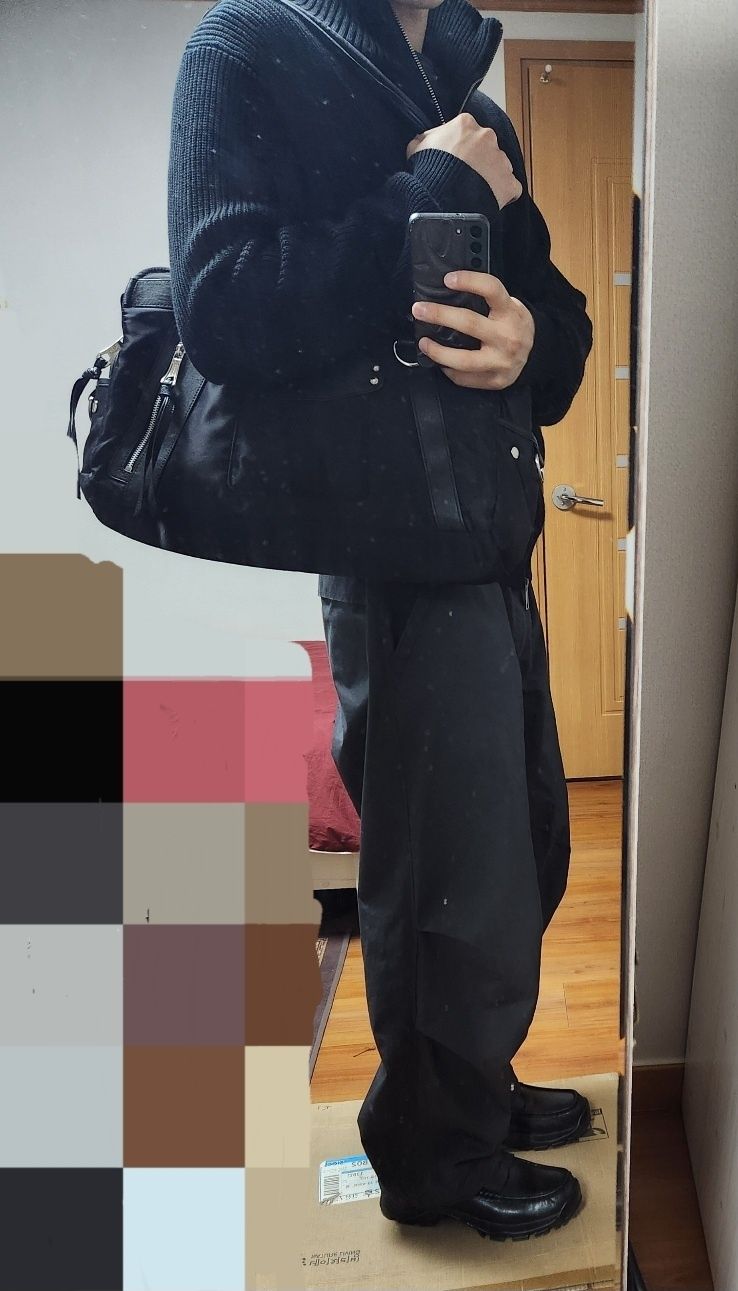 MUSINSA公式 | IUGAMAKARAS Studded Nylon Shoulder Bag (Black)